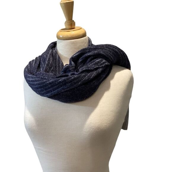 Father and Sons 100% Wool Scarf - Picture 4 of 9